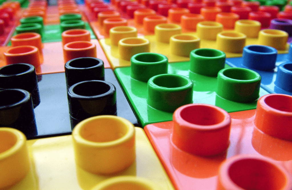 Fotografía de legos de varios colores