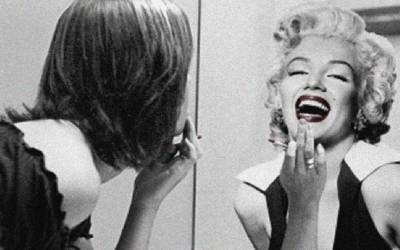 Vuelve a besar a ese espejo que te refleja